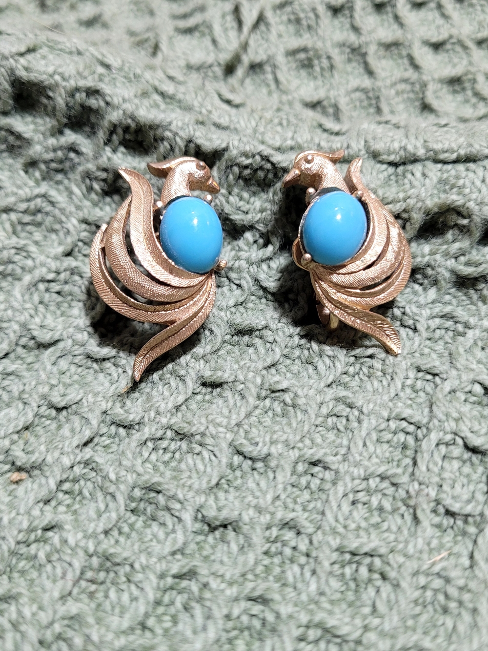 Vintage Avon Blue Stone Cabochon Bird Of Paradise Clip-On Earrings - Gold Tone